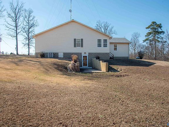 4th image of 588 Latham Rd