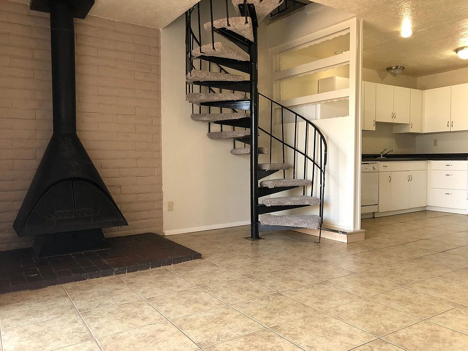 1st image of 515 Madeira Dr SE APT D