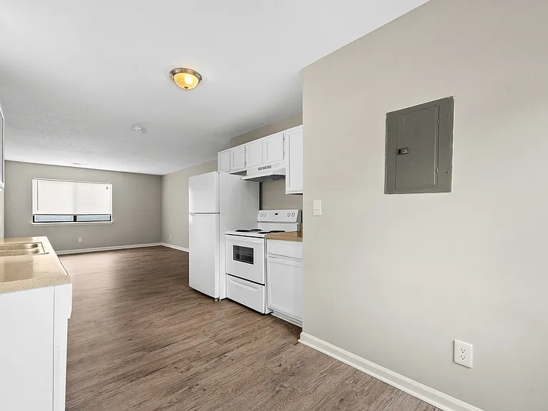 Central Oaks Apartments — Photo 15