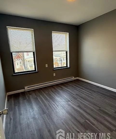 439 Barclay St — Photo 4