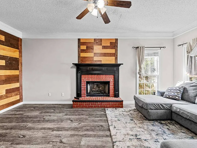 255 Woodstream Dr — Photo 4