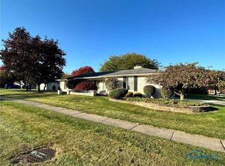 112 Cedarwood Dr, Oregon, OH 43616