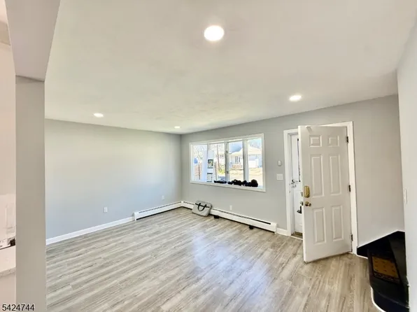 35 Fiat Ave, Woodbridge Twp., NJ 08830