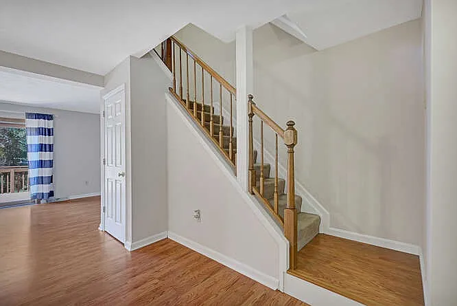 512 Crossbridge Dr — Photo 2