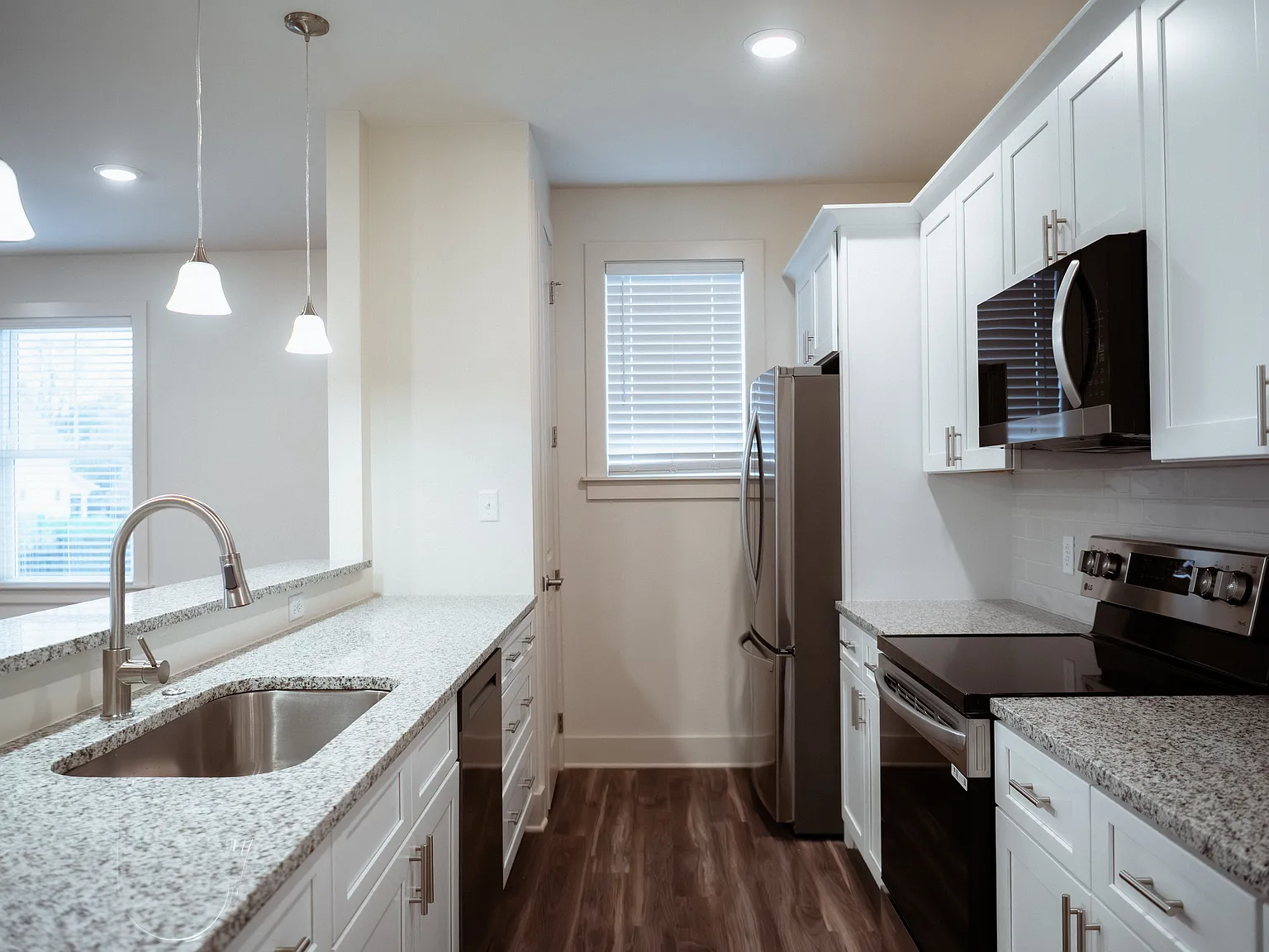3 bed, 2.5 bath, 1596 sqft, $2,600 — Photo 3
