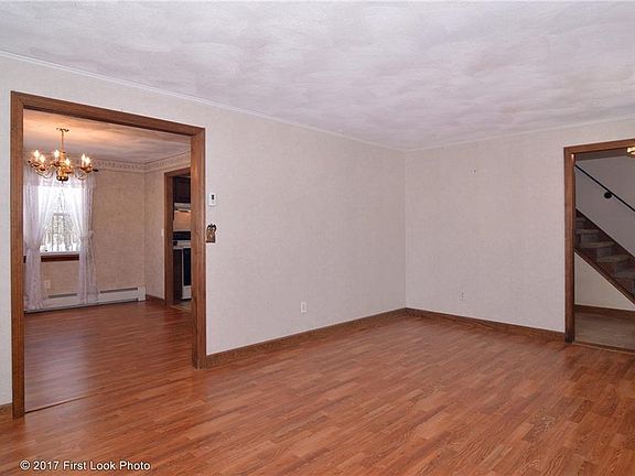 5th image of 25 Glenwood Dr