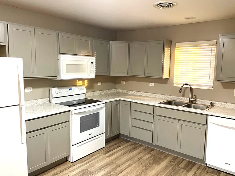 517 W Park St — Photo 5