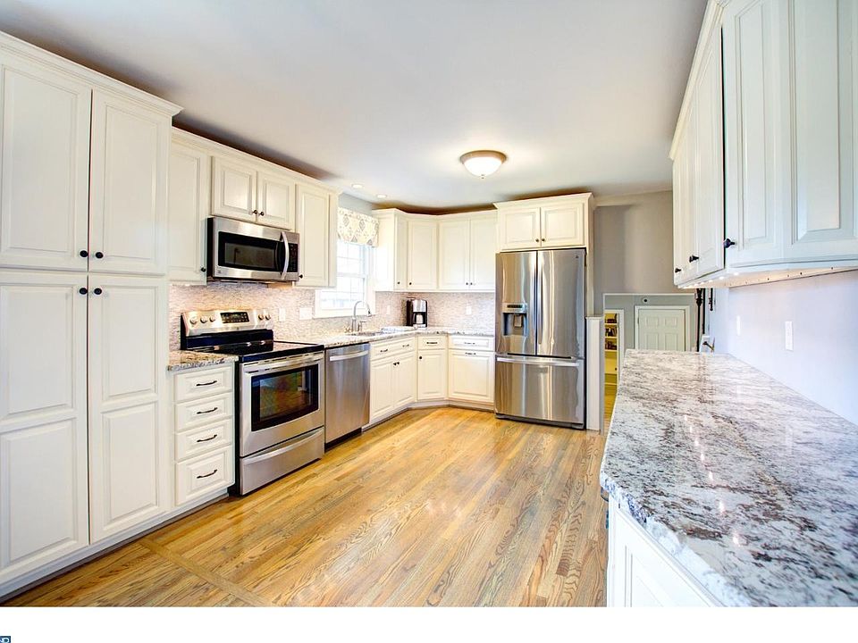 1st image of 40 White Clay Cres