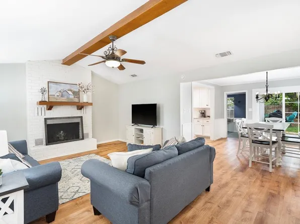 107 W Driftwood Dr, Fredericksburg, TX 78624