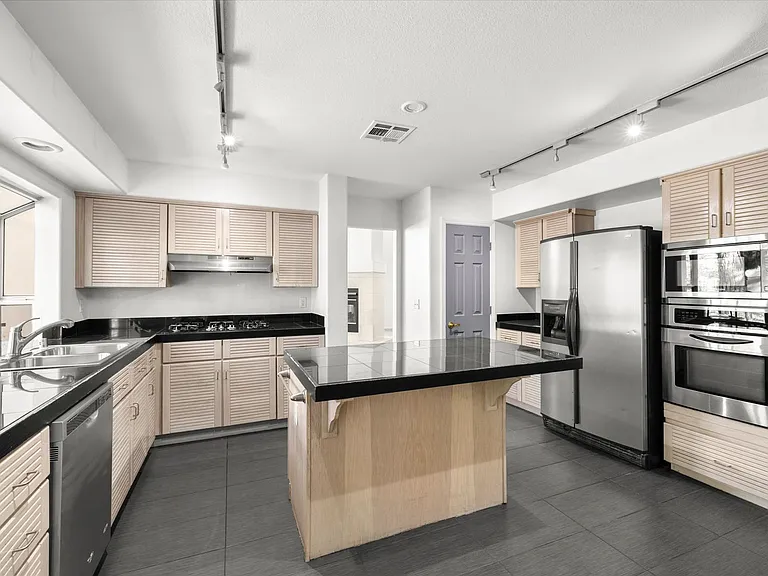 7600 Painted Dunes Dr — Photo 12