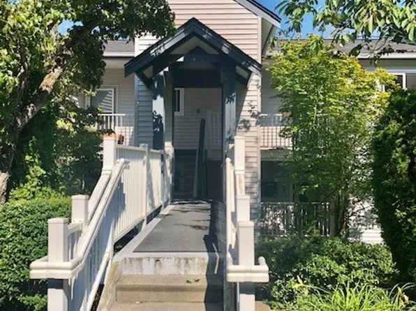 12740 NE 10th Pl APT E202, Bellevue, WA 98005