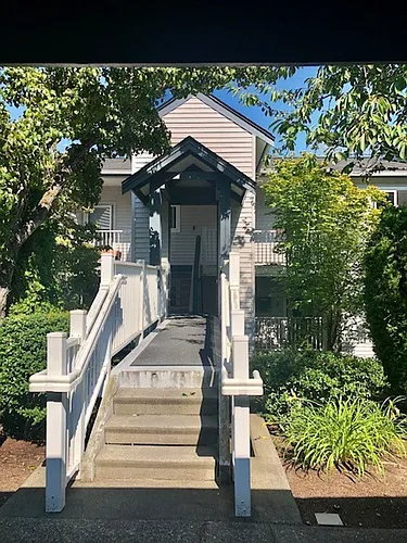 12740 NE 10th Pl #E202 Photo 1 12740 NE 10th Pl #E202 Photo 1