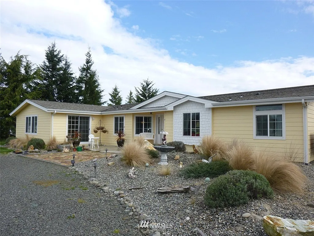 221 S Scott Drive photo 1