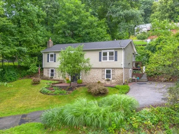 39 Brooklyn Stanhope Rd, Hopatcong Boro, NJ 07874