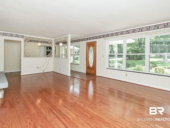 3rd image of 400 McQueen Ave