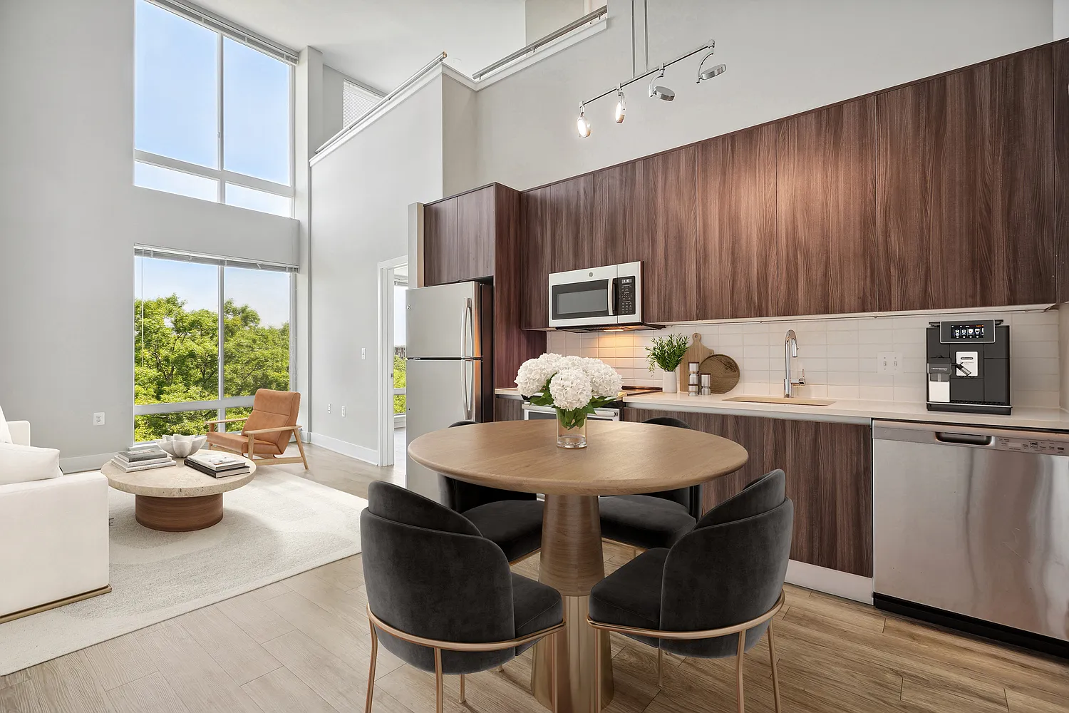 Modern on M — Photo 1