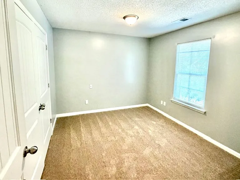 1039 Crayton Ridge Dr — Photo 7