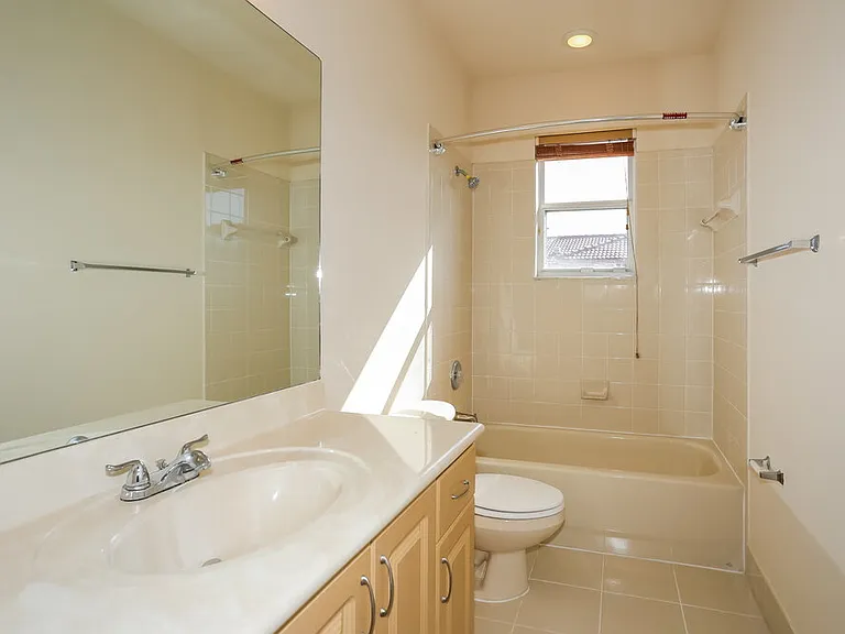 2030 SE 14th Ct — Photo 11