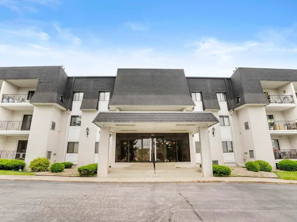 321 Deerpath Dr Unit 210, Schererville, IN 46375