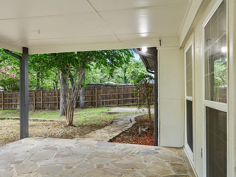 613 Overland Trl — Photo 23