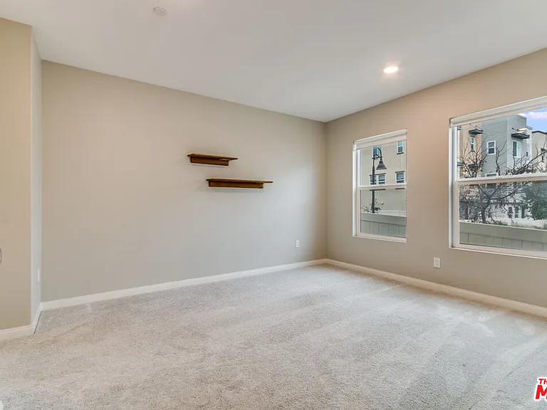 713 Daniel Freeman Cir — Photo 14