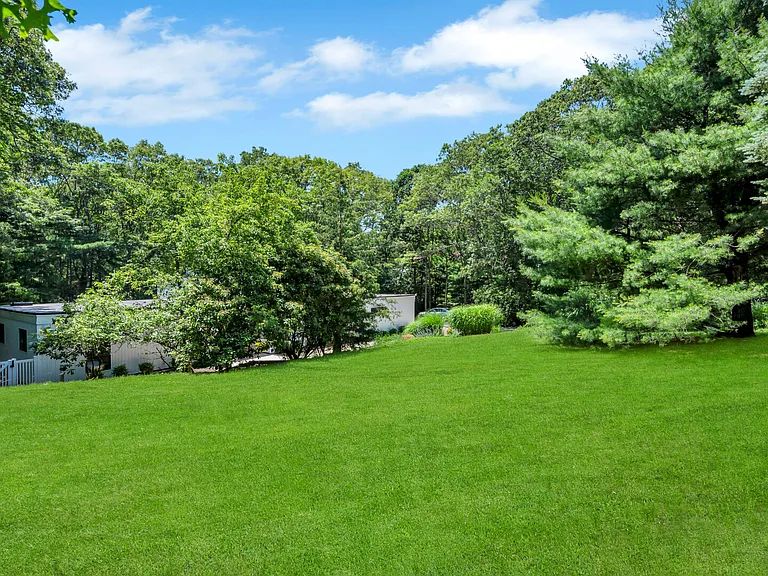 94 Peconic Hills Dr — Photo 33