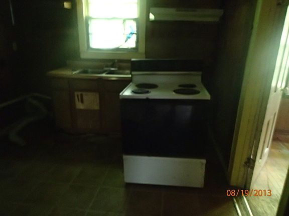 3rd image of 532 Poston St