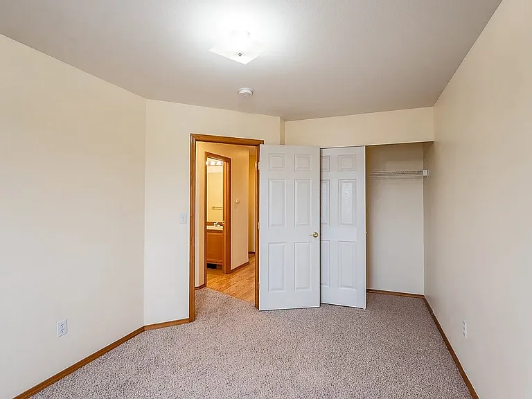402 E Tanglewood Dr — Photo 11