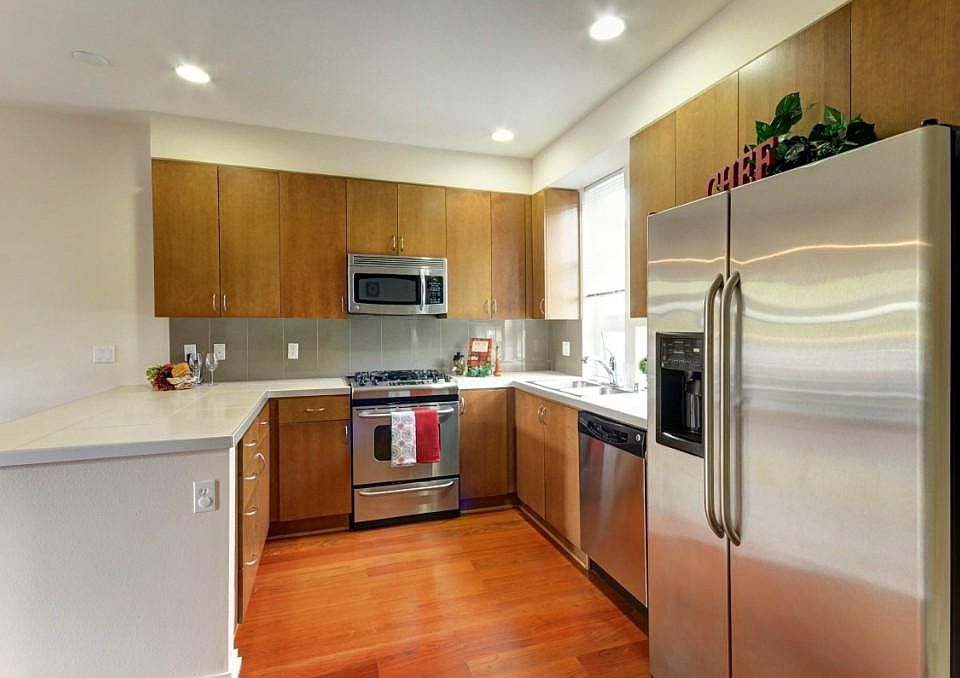 1st image of 15219 NE 81st Way Unit 103