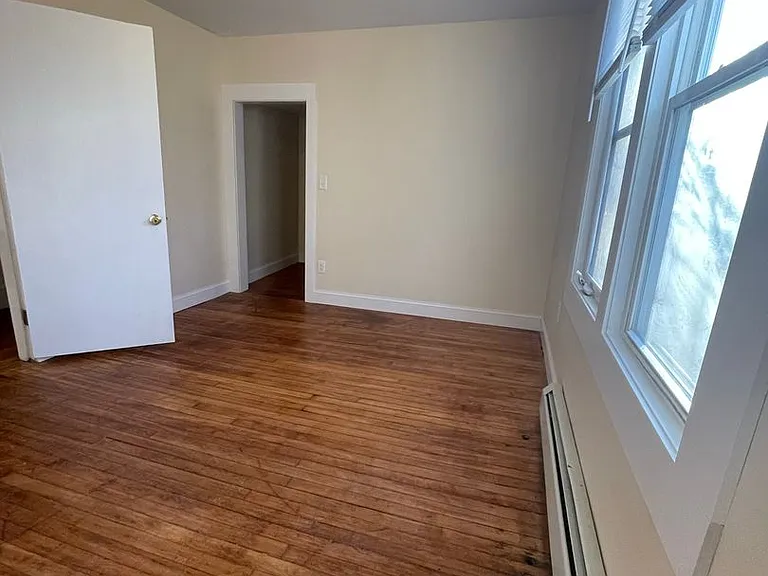 45 1/2 Willow St — Photo 3