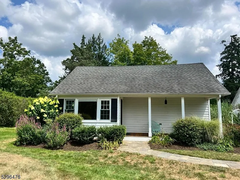 1 bed, 1.0 bath, $3,200 — Photo 2