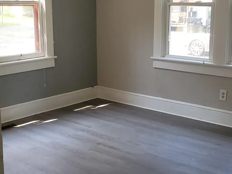 305 Queen St #A — Photo 8
