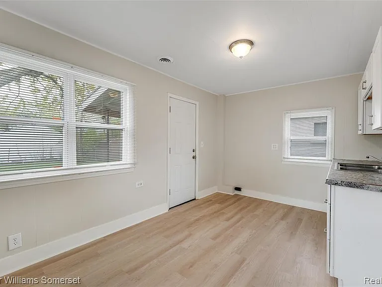 24646 Tuscany Ave — Photo 18