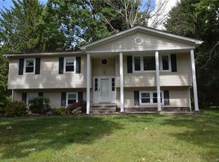 221 Summit Dr, New Windsor, NY 12553