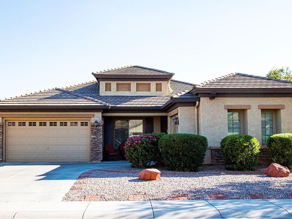 1st image of 44567 W Garden Ln