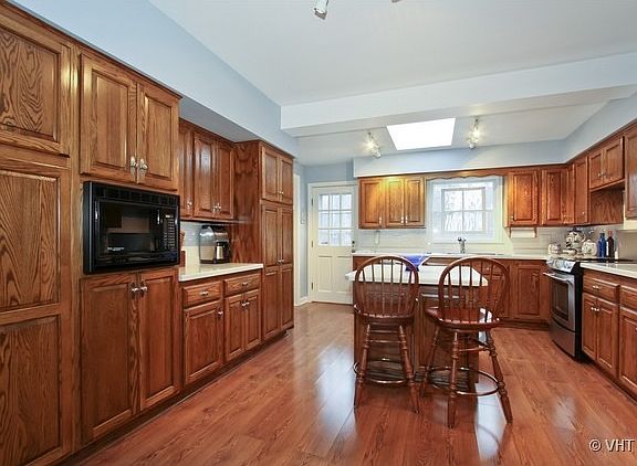 4th image of 915 Park Dr