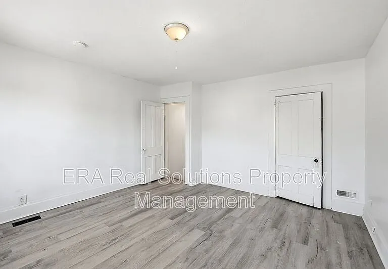 150 S Cypress Ave — Photo 26