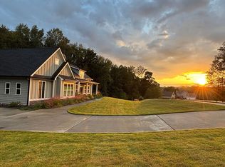 30 Jacksons Creek Dr, Newnan, GA