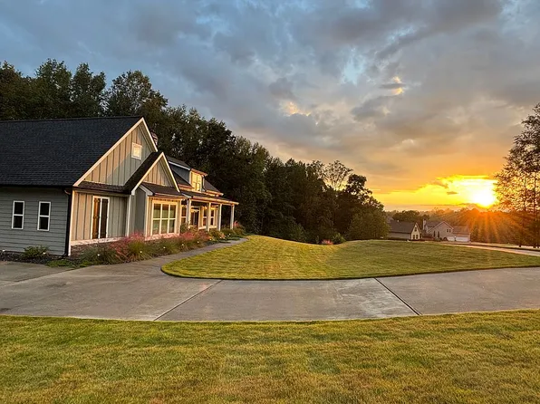 30 Jacksons Creek Dr, Newnan, GA 30265