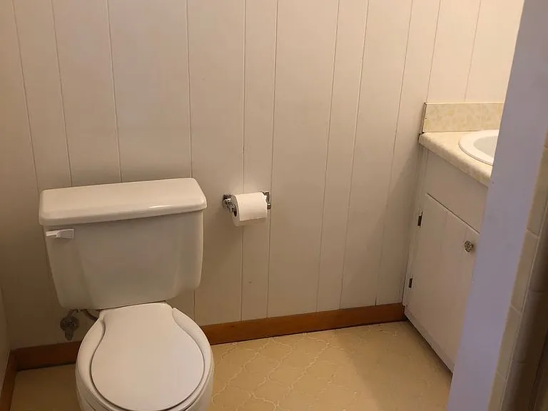 880 Locke Dr — Photo 10
