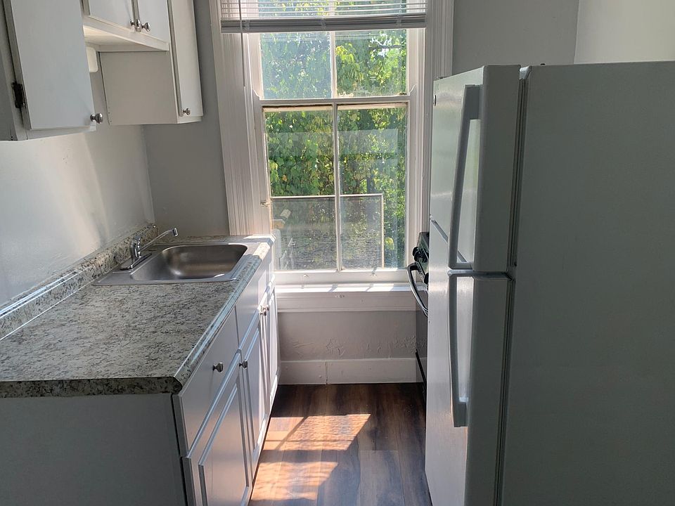 1st image of 2860 Harrison Ave #18