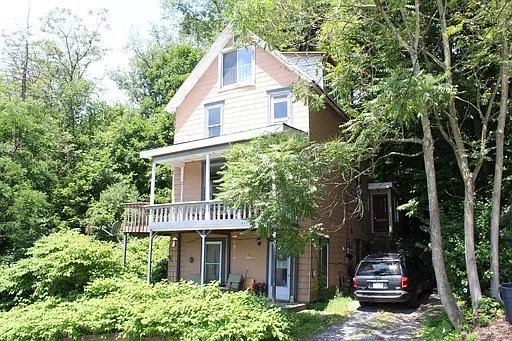 1195 Mineral Ave — Photo 2