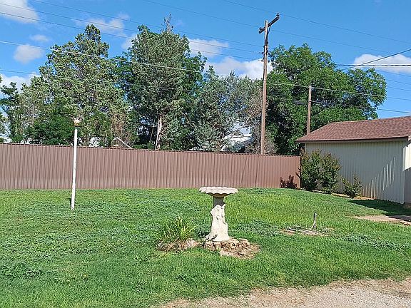 3rd image of 919 Birdy St