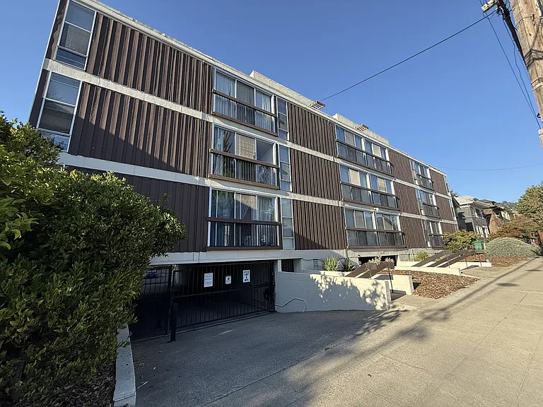 2211 Carleton St #22 — Photo 7