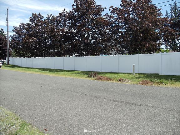 3rd image of 2506 174th Street E