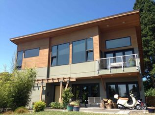 8025 Crest Dr NE, Seattle, WA 98115