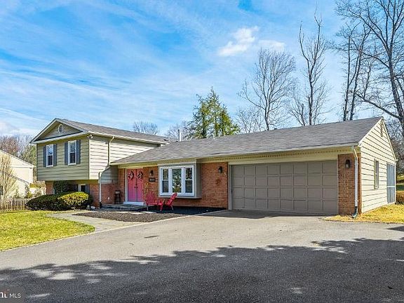 3rd image of 15117 Red Clover Dr