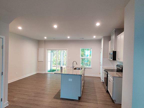 4th image of 404 Big Woods Dr