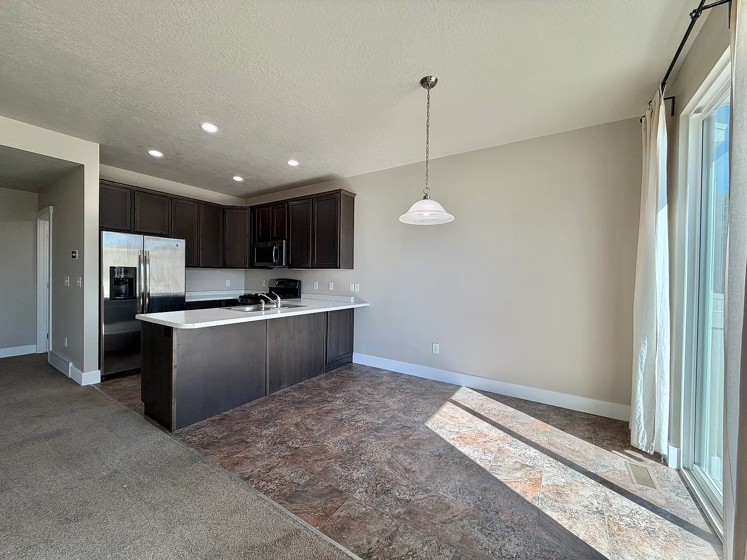 3 bed, 2.5 bath, 2036 sqft, $2,250 — Photo 4
