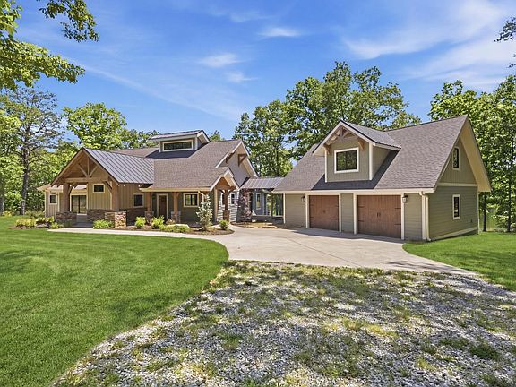 3rd image of 722 Hemlock Ln